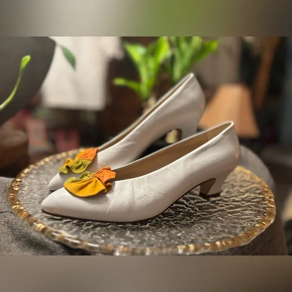 Vintage Bandolino Made in Italy Ivory Leather Pumps with Sculptural Bow 8.5 N - Picture 16 of 16